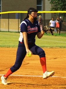 Dunwoody's Kayla Chiang pitched a three-hit shutout in the Lady Wildcats' 9-0 win on Monday at Lakeside.