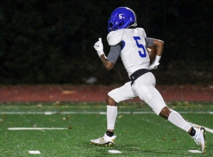 Chamblee's Jameel Avery returned a kickoff for a touchdown against Dunwoody in the Bulldogs Golden Spike Series win. (Photo by Travis Hudgons, IShootAtlanta)