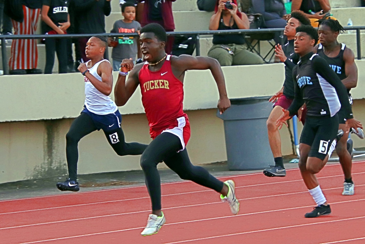 Tucker's Asante Gordon (front) swept the 100 and 200-meter dashes. He is pulling away from Cedar Grove's Jaylen Langston in the 200. (Photo by Mark Brock)